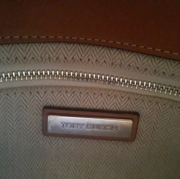 Tory burch clutch.  Brown leather. Only used a couple of times. - Picture 5 of 7